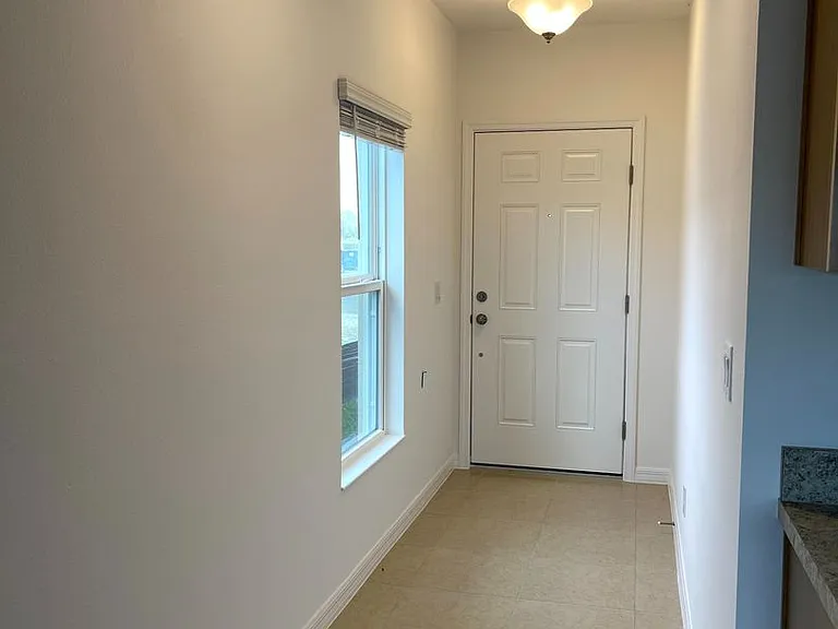 908 Anna Pl — Photo 8