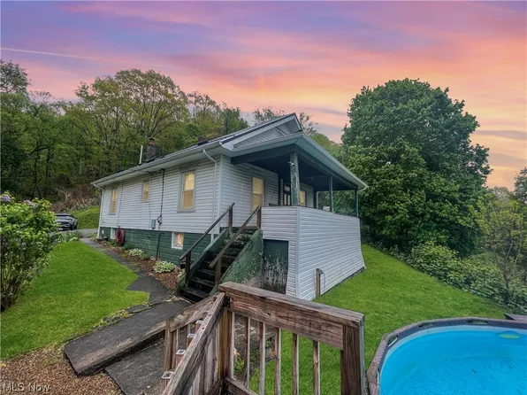 311 Porter St, New Cumberland, WV 26047