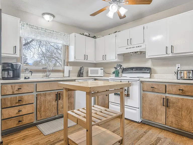 730 Beldon Dr — Photo 23