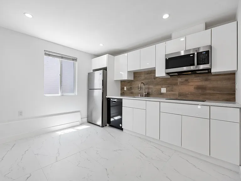 3501 Noriega St #A — Photo 1