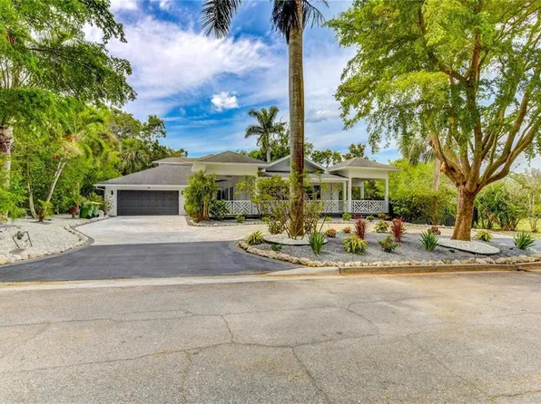 1720 Spring Creek Dr, Sarasota, FL 34239