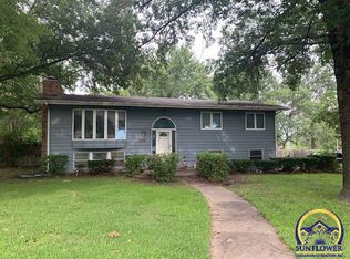 2812 SW Maupin Ln, Topeka, KS 66614