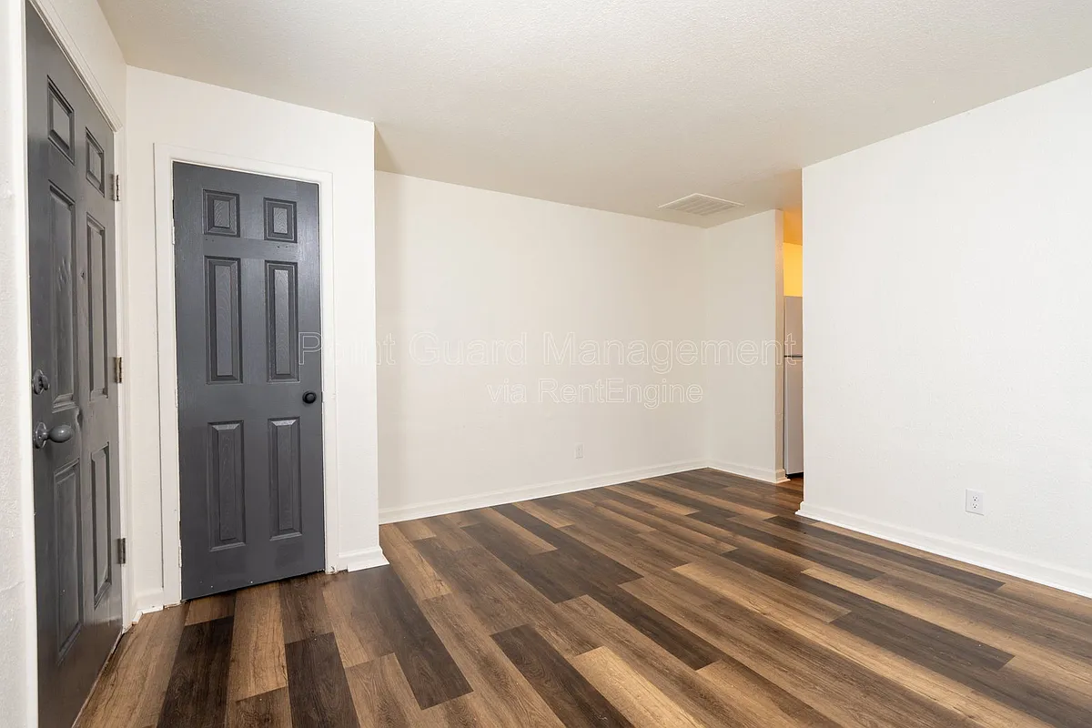 Building Photo - 1318 N Piatt Ave #D