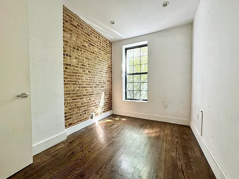 545 Kosciuszko St #2L — Photo 5