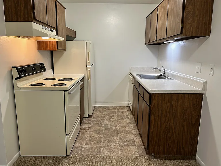 Charter Oaks Apartments — Photo 52
