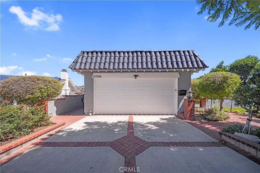 4 bed, 1745 sqft, $4,300 — Photo 2