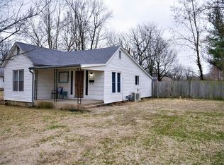 722 S Oak Ave, Aurora, MO 65605