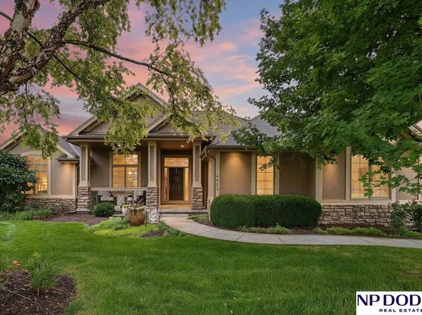 4903 Shoreline Cir, Papillion, NE 68133