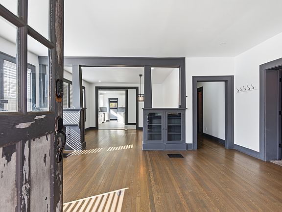 4th image of 3227 E 5th Ave