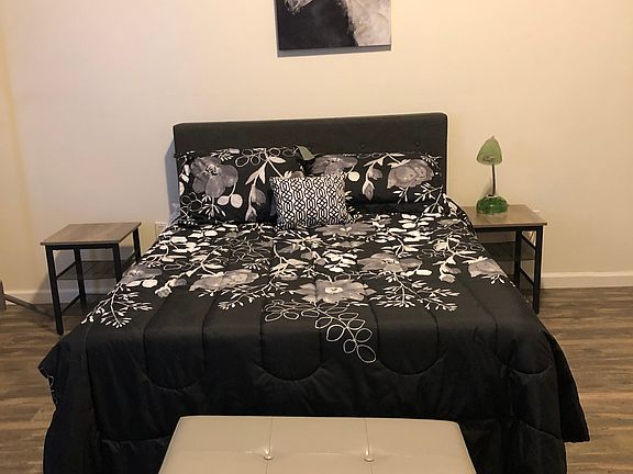 comes furnished queen bed two nightstands ottomer storage