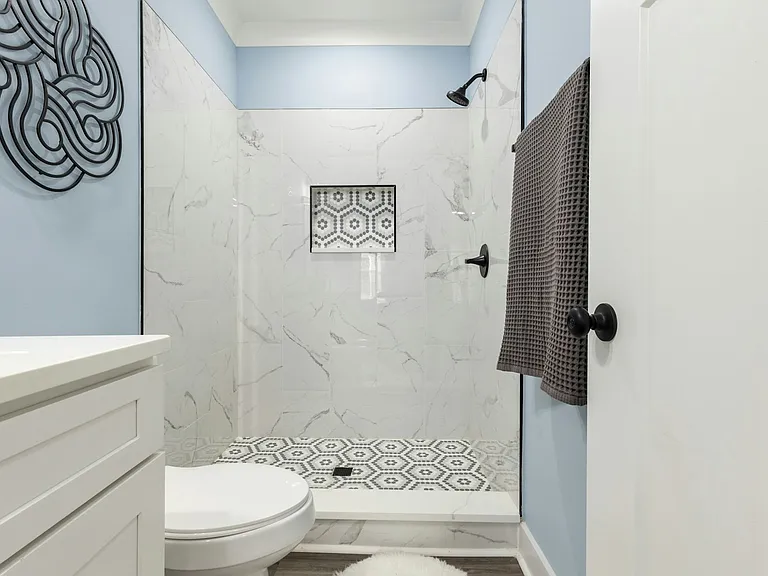 305 E Henry St — Photo 11