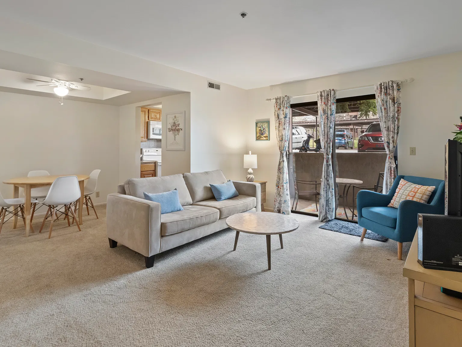 2 bed, 850 sqft, $2,200 — Photo 4