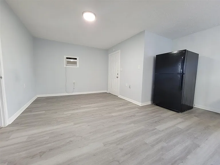 3115 Havner Ln #4 — Photo 4