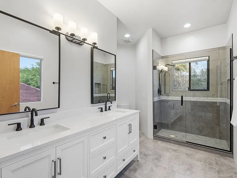 3225 E 3rd St — Photo 37