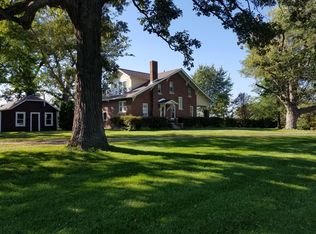 20611 Spring St, Union Grove, WI 53182