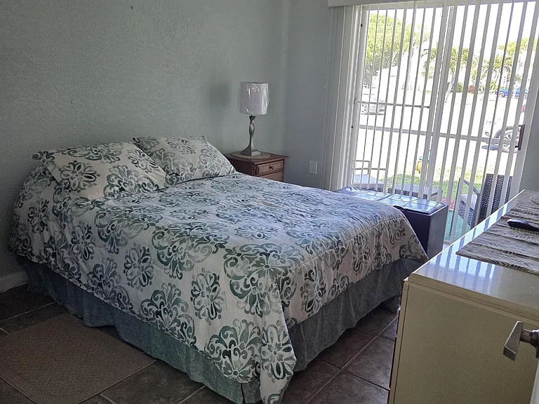 400 Beach Park Ln — Photo 13