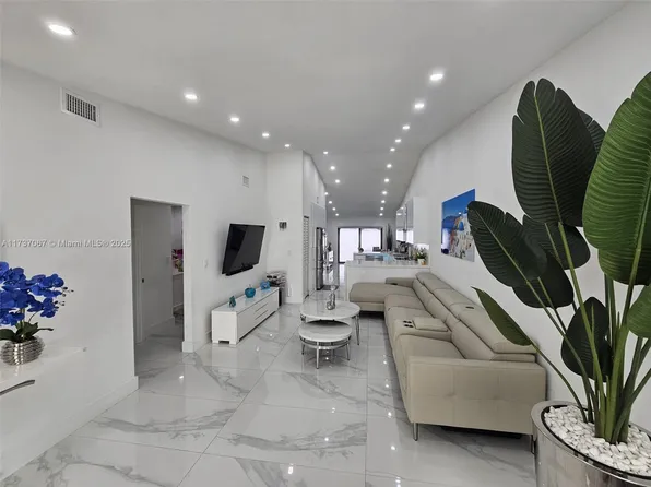 2733 W 55th Pl, Hialeah, FL 33016