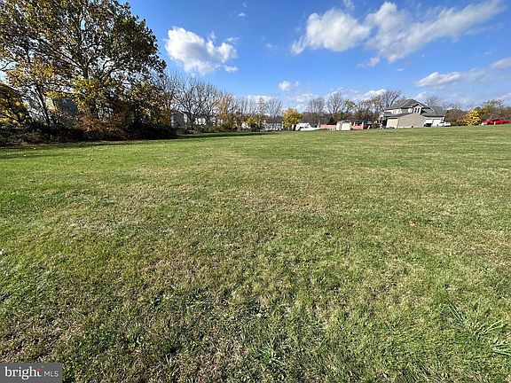 3rd image of 701 Beaver Creek Rd