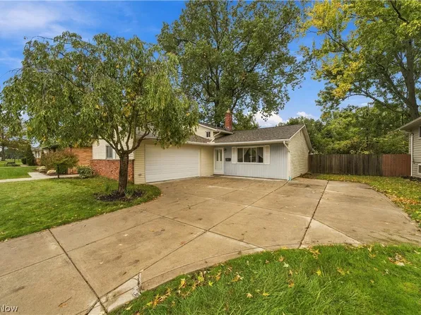 24263 Lebern Dr, North Olmsted, OH 44070