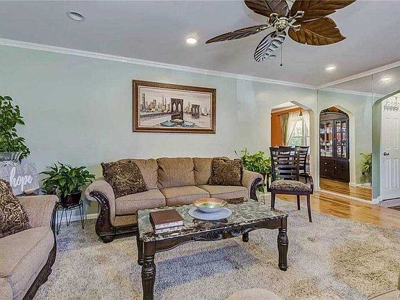 3rd image of 115 King Ct