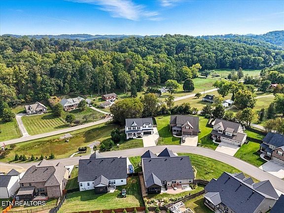2nd image of 2223 Hickory Crest Ln
