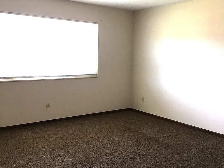 807 Mitchell Ave — Photo 4