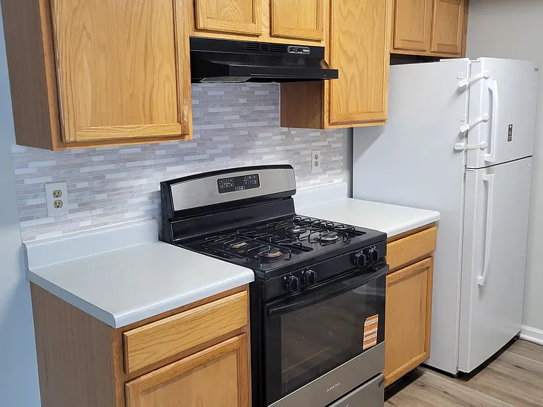 672 S 15th St #1 — Photo 10