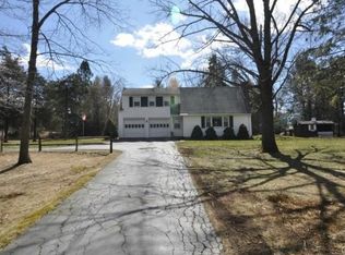 1 Vining Rd, Sandy Hook, CT 06482