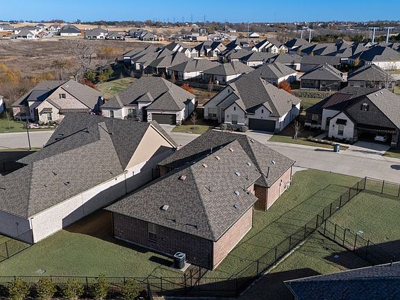 4th image of 815 Rio Vista Ln
