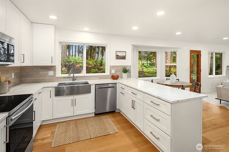 5th image of 8934 218th Street SW