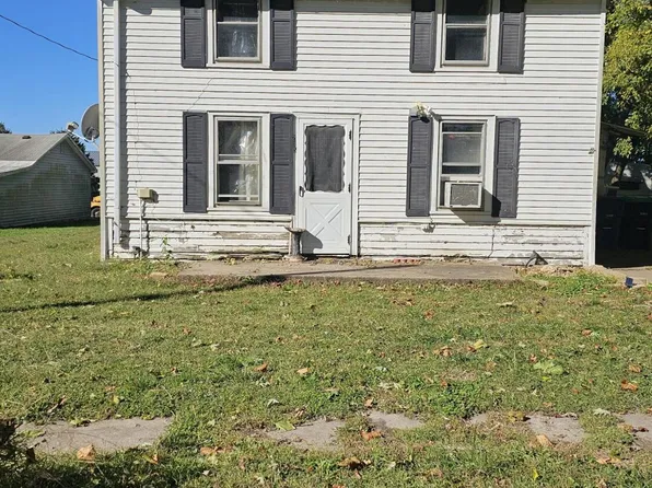 215 S Madison St, Grandview, IA 52752