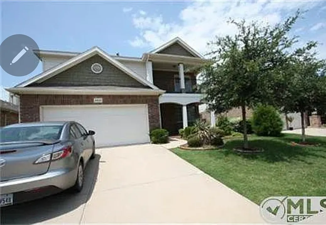 3 bed, 2.5 bath, 2052 sqft, $2,422 — Photo 3