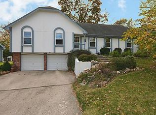 1201 NE 74th St, Gladstone, MO 64118