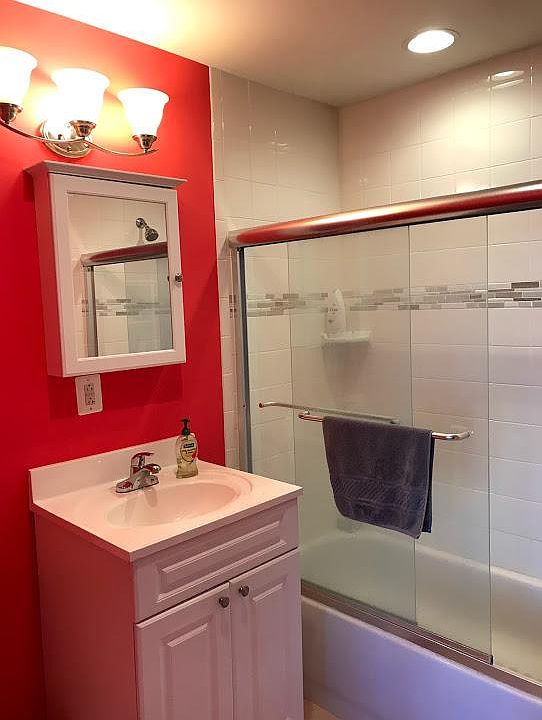 Bathroom attached to 1st master bedroom