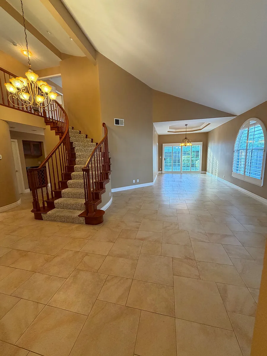 Building Photo - 2220 Goldenrod Ln