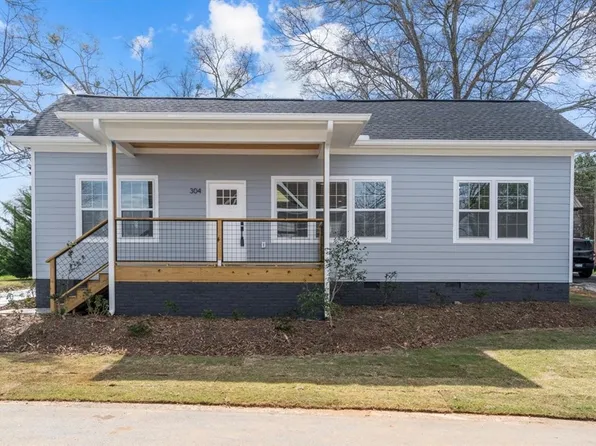 304 Verner St, Walhalla, SC 29691