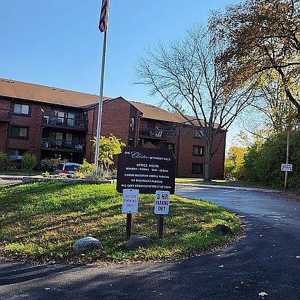 Circle drive in front of bui