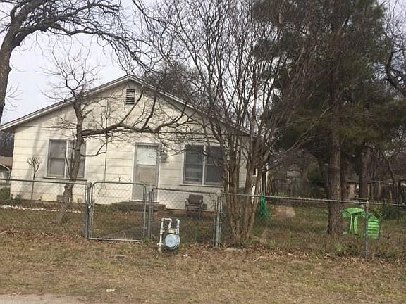 Property has a side yard and back yard