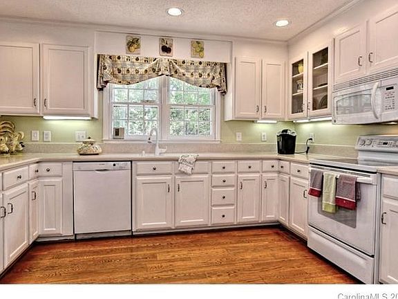 4th image of 4617 Meadowridge Dr