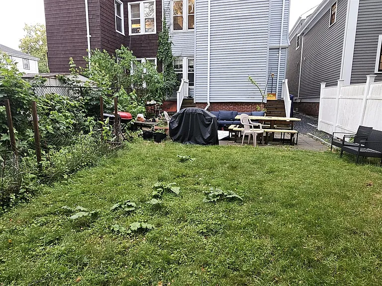 Linden Ave — Photo 23