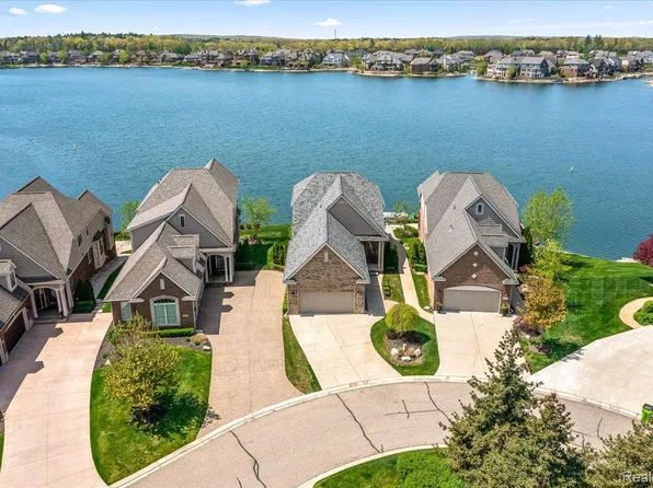 10744 Waterfall Ct #19, South Lyon, MI 48178