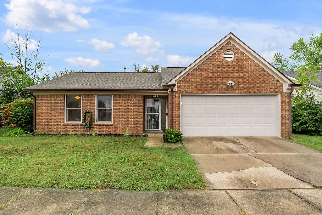 3 bed, 1309 sqft, $1,800 — Photo 1