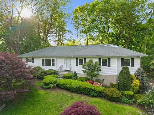 25 Saxon Woods Rd Photo 1