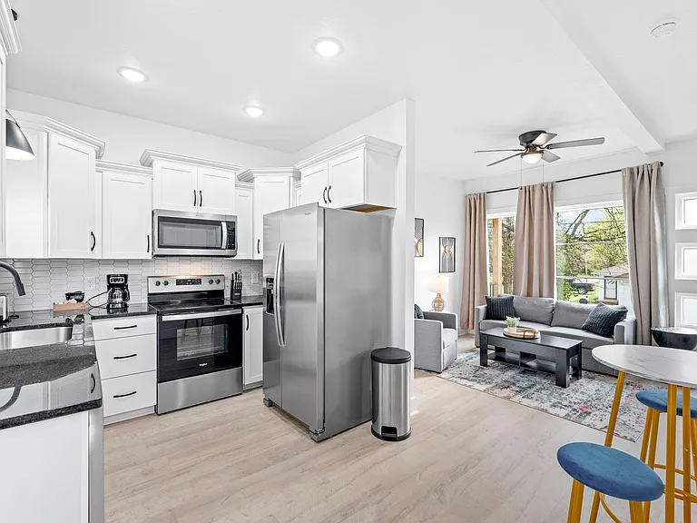 956 Clark St — Photo 10