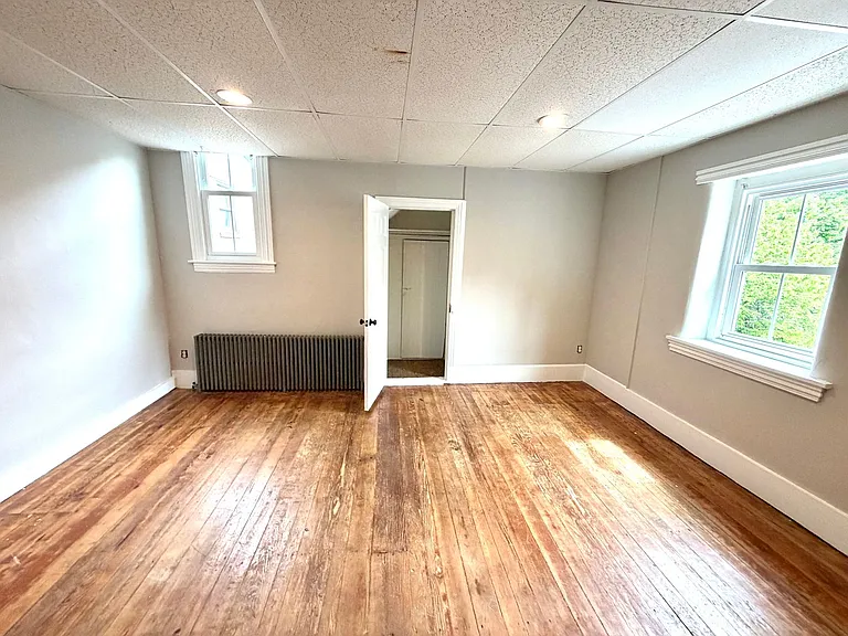 96 Main St — Photo 3