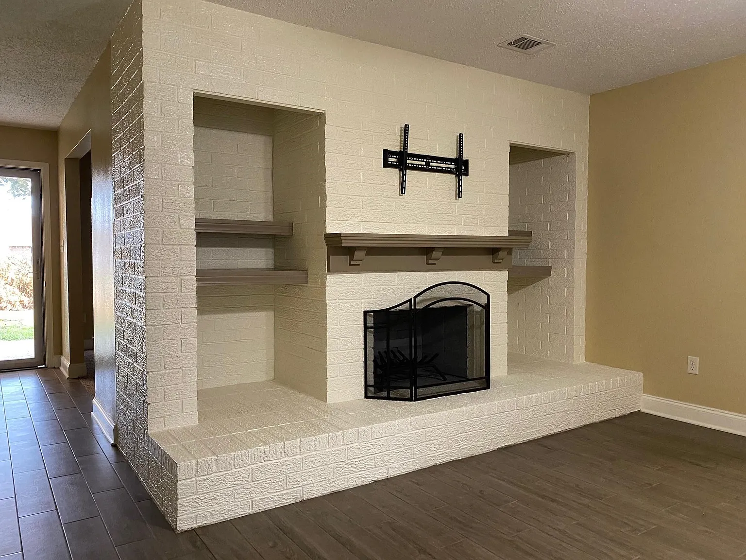 3 bed, 1578 sqft, $1,875 — Photo 2