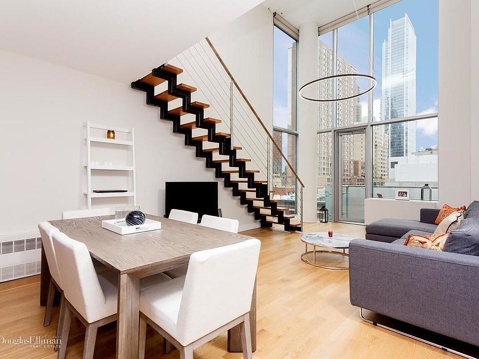 1st image of 464 W 44th St