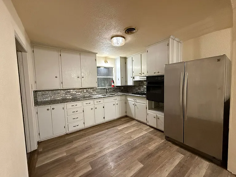 708 Houston St — Photo 3