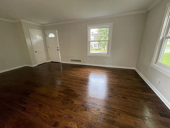 5th image of 10517 Ewell Ave
