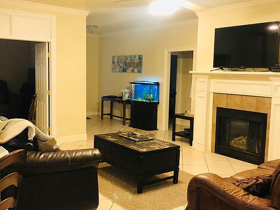4th image of 214 Karen Dr